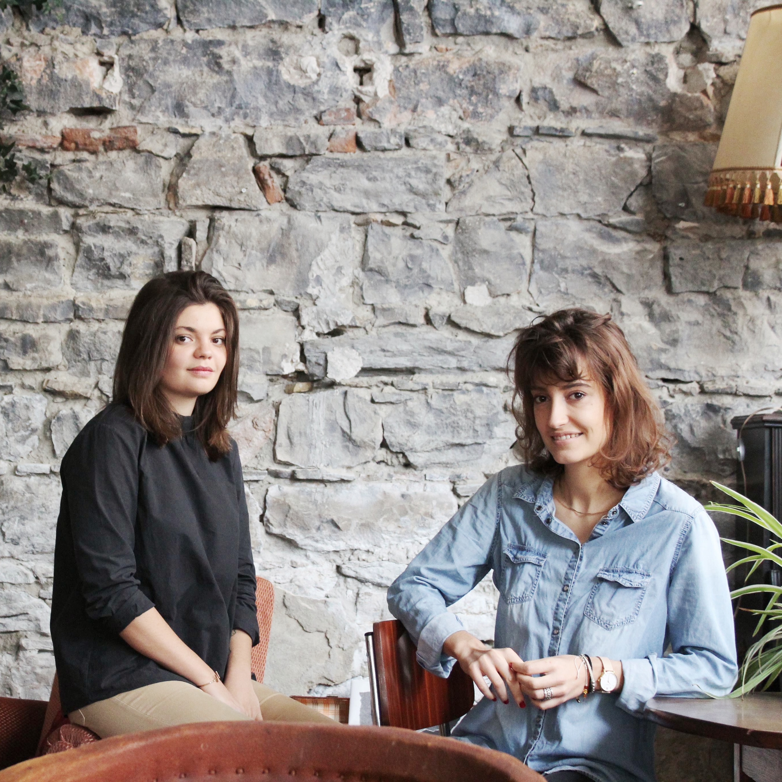 Agence de UCO : Deux architectes d'intérieur auto-entrepreneur : Célina SCHAAF à gauche et Maëlle GILET à droite